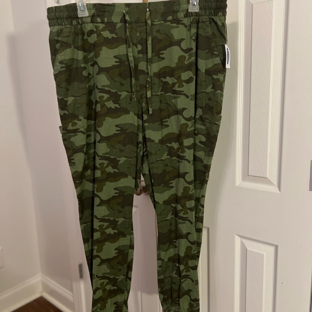 XL ▪️Old Navy Camo Cargo Jogger Pants